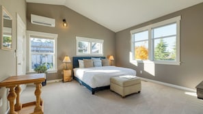 A bedroom with a bed, bedside tables, a desk, and a window with a view of trees. - 3-home Coastal Retreat w/ Sauna, Firepit & Greenhouse Seabright Haven by Avantstay (Coupeville)