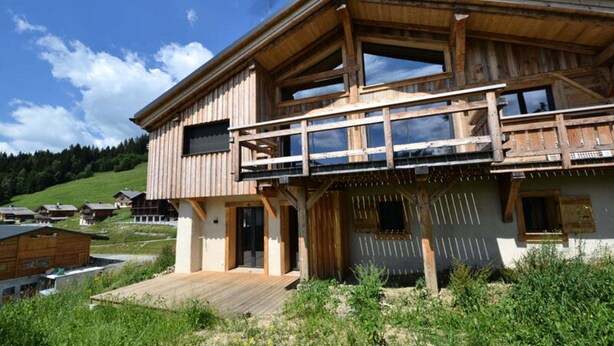 Exterior - Charming Apartment With Exceptional Views (Notre-Dame-de-Bellecombe)