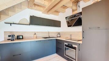 Fridge, microwave, oven, coffee/tea maker