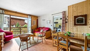 Living area - Apartment in Amethyst Near Ski Bus Stop (Araches-la-Frasse)