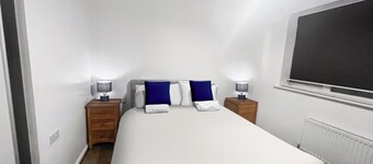 6 Bedroom House in Milton Keynes