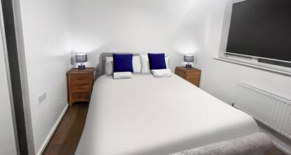 6 Bedroom House in Milton Keynes