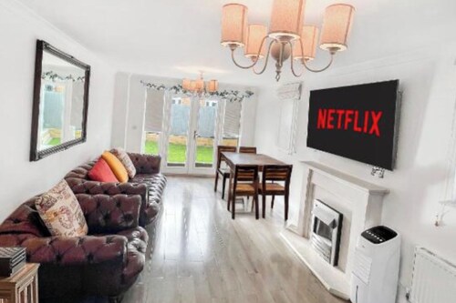 6 Bedroom House in Milton Keynes