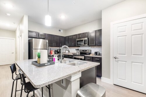 Grand Prairie 1BR | IKEA, Epic Waters, Bass Pro
