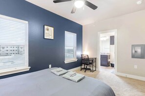 2 bedrooms, desk, iron/ironing board, WiFi - Modern 2BR – Epic Waters, AT&T, Gym & Shopping (Grand Prairie)