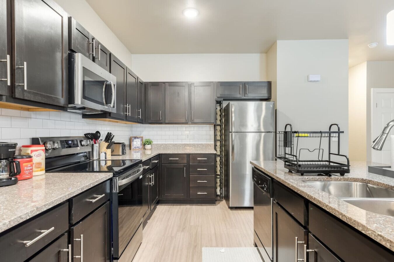 Refrigerador, microondas, horno y lavavajillas 