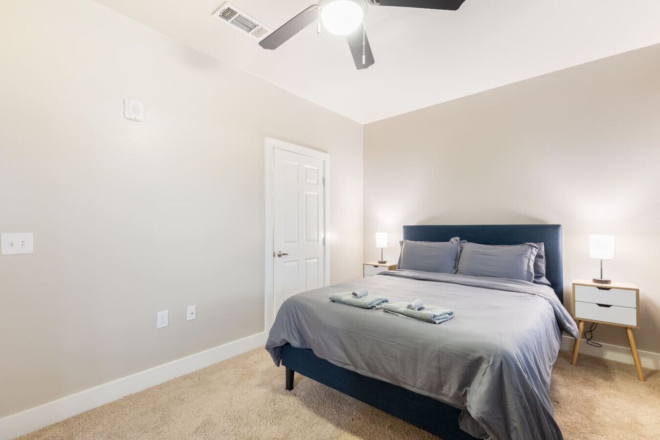 2 habitaciones, escritorio, tabla de planchar con plancha y wifi 