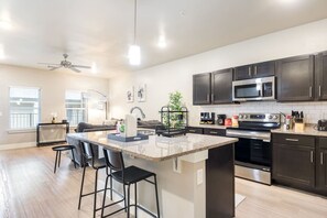Fridge, microwave, oven, stovetop - Grand Prairie 2BR | IKEA, Epic Waters, Bass Pro (Grand Prairie)