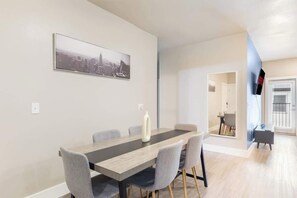 Dining - Modern 2BR – Epic Waters, AT&T, Gym & Shopping (Grand Prairie)