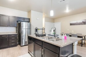 Fridge, microwave, oven, stovetop - Grand Prairie 2BR | IKEA, Epic Waters, Bass Pro (Grand Prairie)