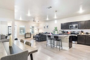 Fridge, microwave, oven, stovetop - Modern 2BR – Epic Waters, AT&T, Gym & Shopping (Grand Prairie)