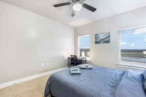 1 slaapkamer, een bureau, een strijkplank/strijkijzer, wifi