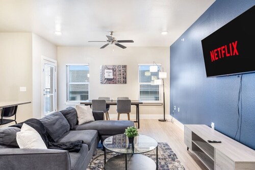Grand Prairie 1BR | IKEA, Epic Waters, Bass Pro