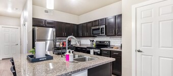 Grand Prairie 1BR | IKEA, Epic Waters, Bass Pro
