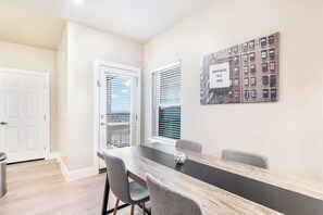 Dining - Modern 1BR – Epic Waters, AT&T, Gym & Shopping (Grand Prairie)