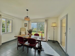 Dining - Single-storey house, Clim, 700 M from the center (Sarlat-la-Canéda)