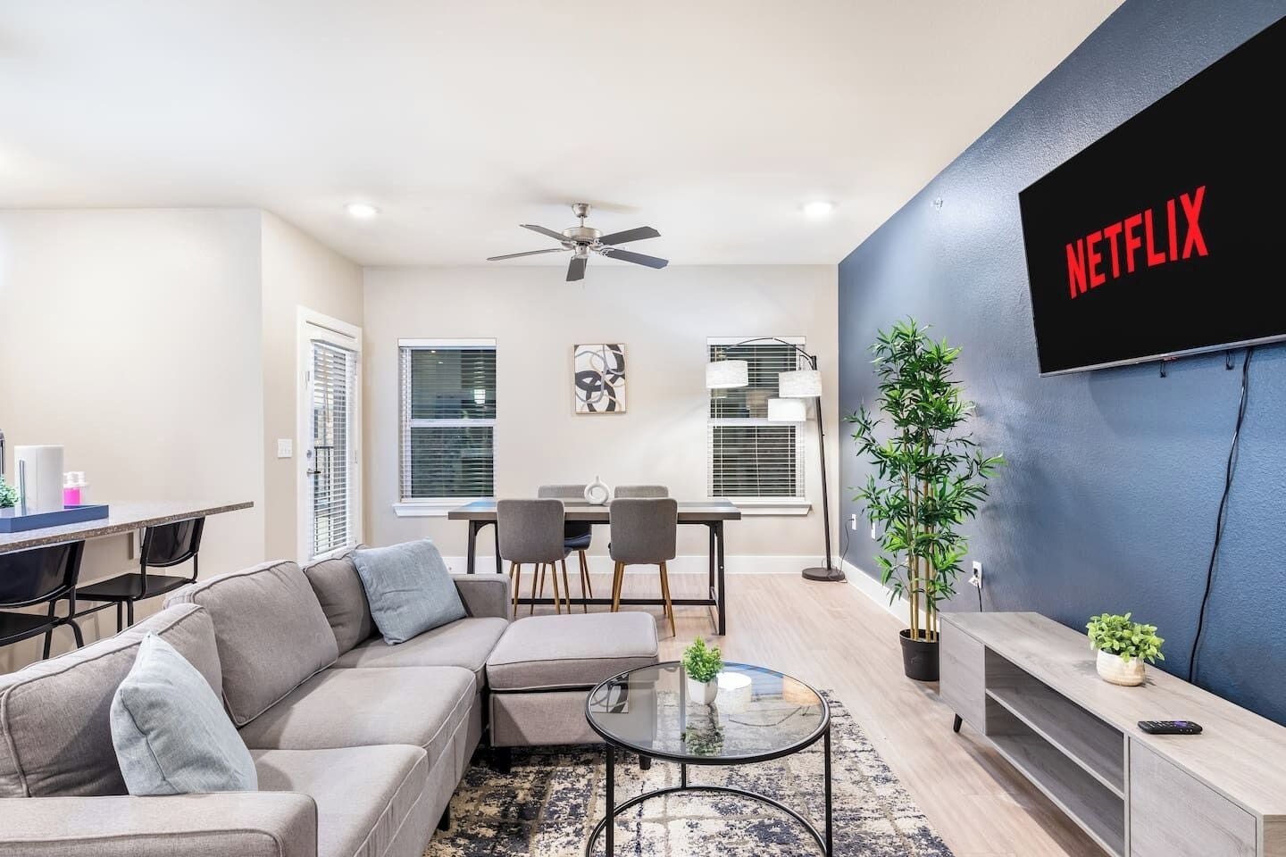 Televisión, oficina