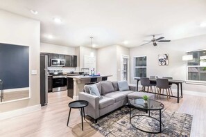 TV, offices - Modern 1BR – Epic Waters, AT&T, Gym & Shopping (Grand Prairie)