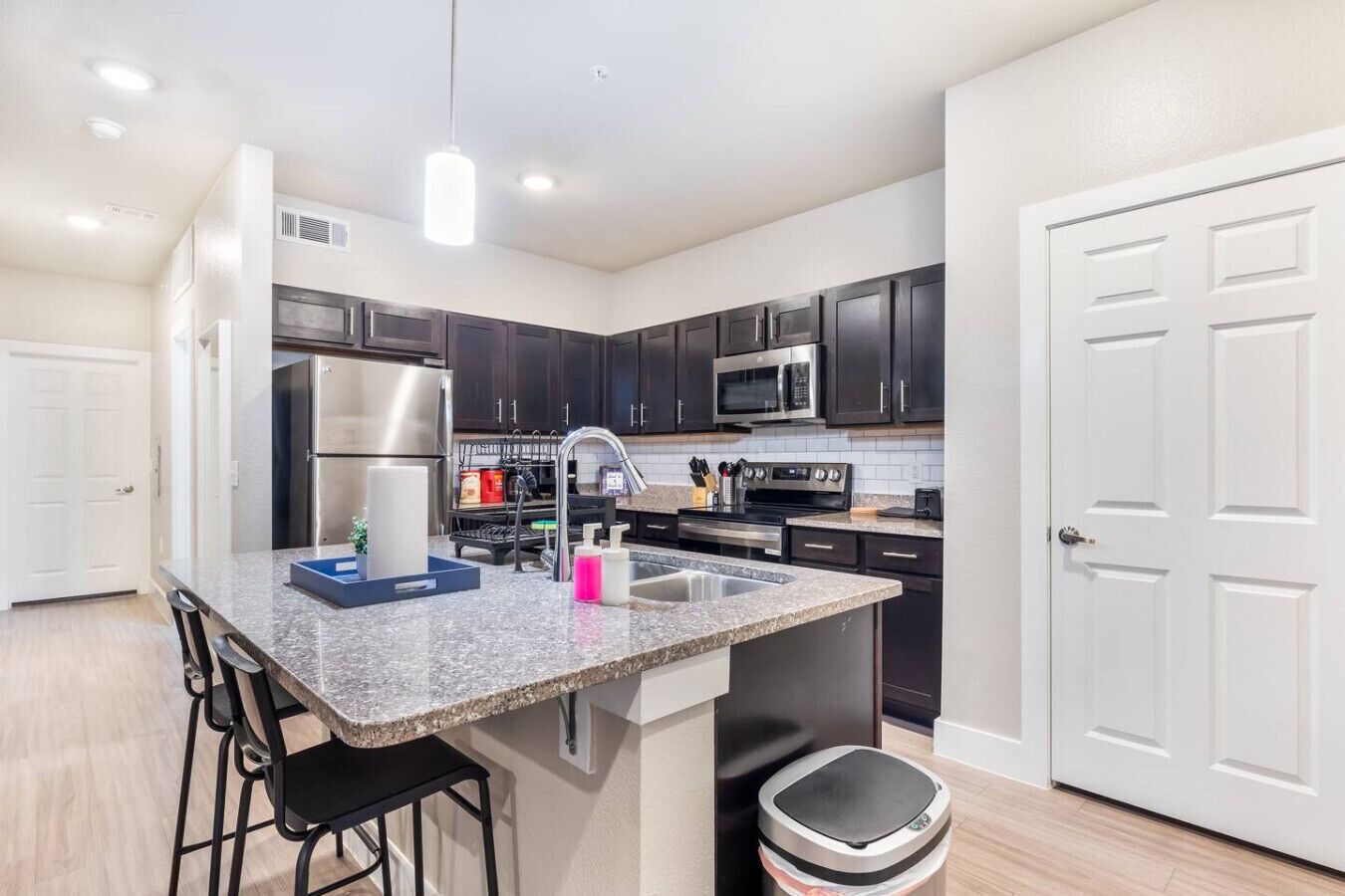 冷蔵庫、電子レンジ、オーブン、食器洗い機