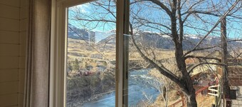 River Perch Cabin overlooking Yellowstone River and Yellowstone National Park