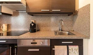 Fridge, microwave, oven, dishwasher - Apartments for 6 People (Les Allues)