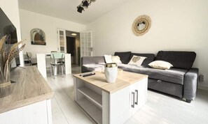 Living area - Apartments for 6 People (Grenoble)