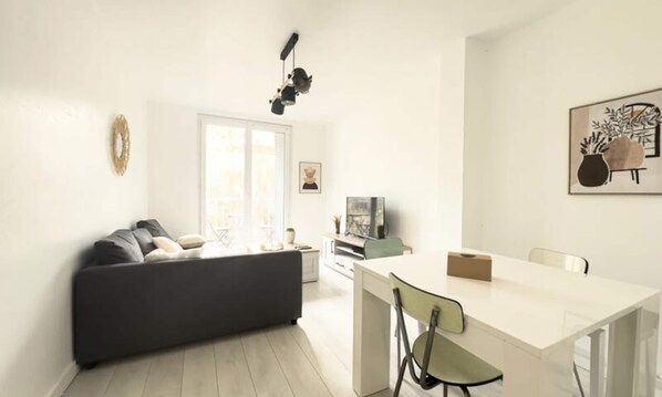 Living area - Apartments for 6 People (Grenoble)