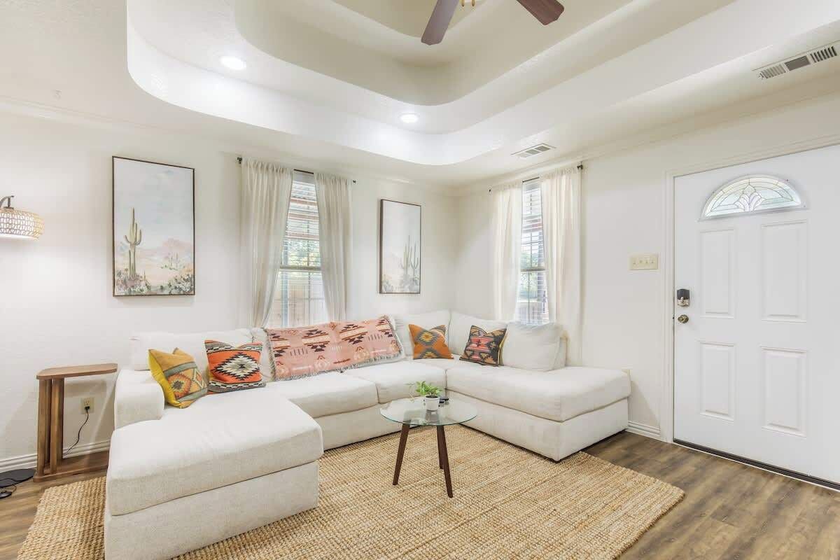 Televisión y oficina 