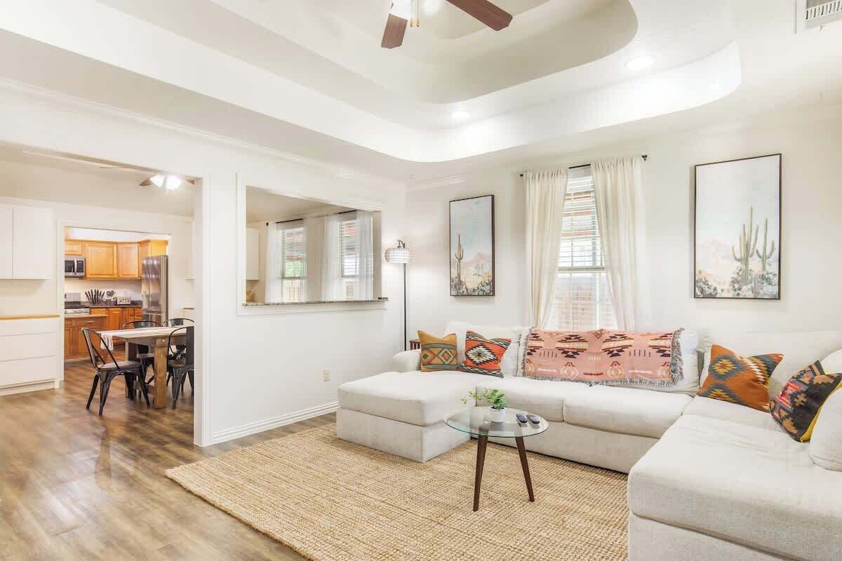 Televisión y oficina 