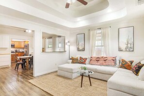 Televisión y oficina 