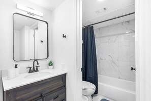Hair dryer - 5 Min to Love Field | Gated+Guard | 1BR | Parking (Dallas)