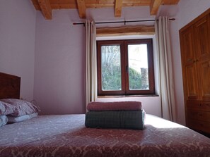1 bedroom, WiFi, bed sheets - Rural Vacation Rental - Your Gateway to the Spanish Pyrenees (Calvera)
