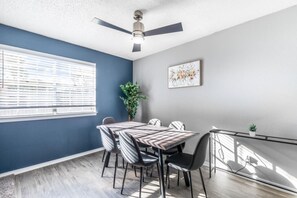 Dining - 3 Min Walk to AT&T | 2BR | Parking + Pets + Gym (Arlington)