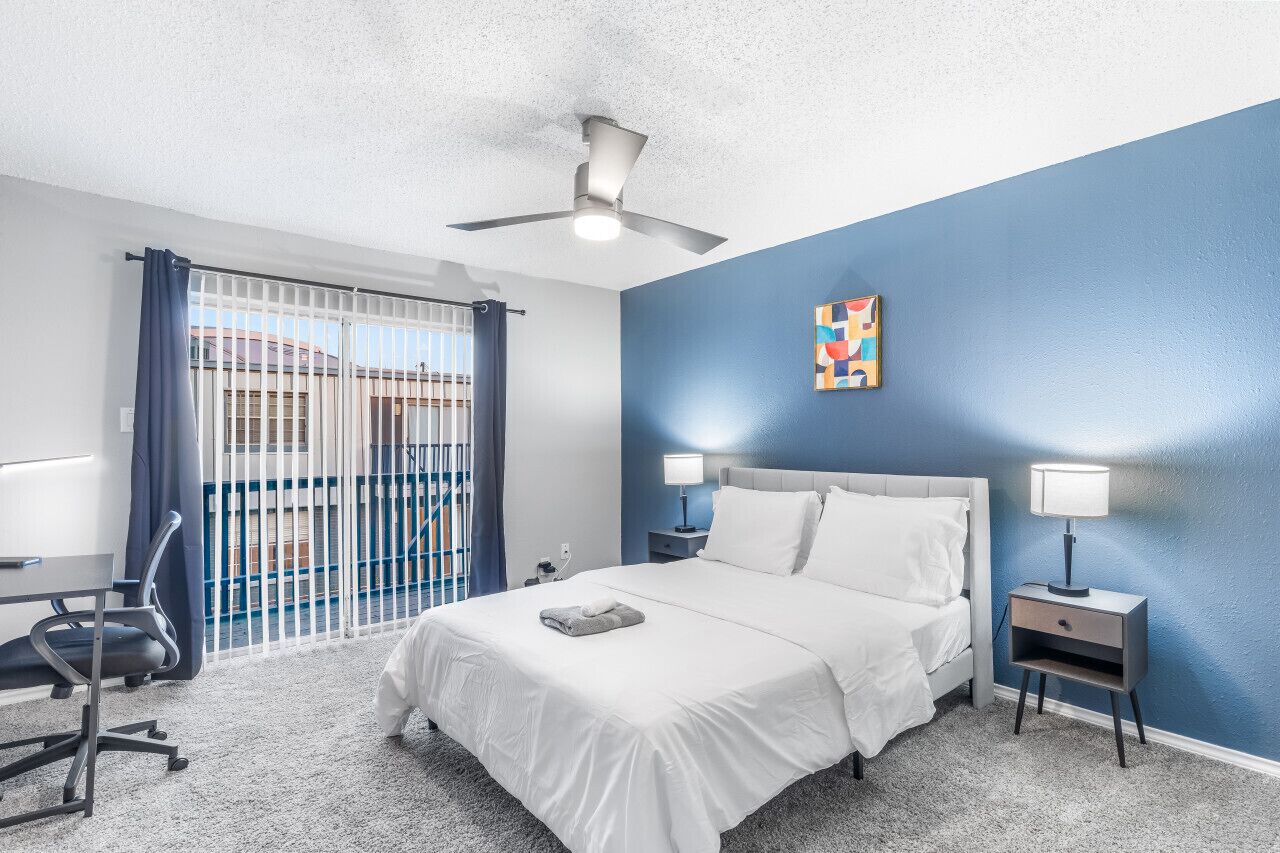 2 soverom, skrivebord, strykejern/-brett og wi-fi (inkludert)