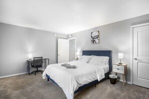 Schreibtisch, Bügeleisen/Bügelbrett, kostenloses WLAN, Bettwäsche