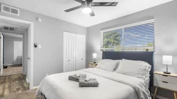 3 habitaciones, escritorio, tabla de planchar con plancha y wifi gratis