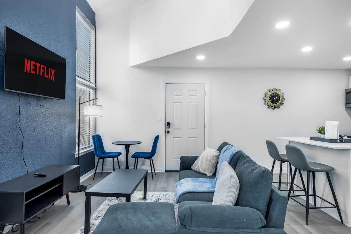 智能电视、办公室