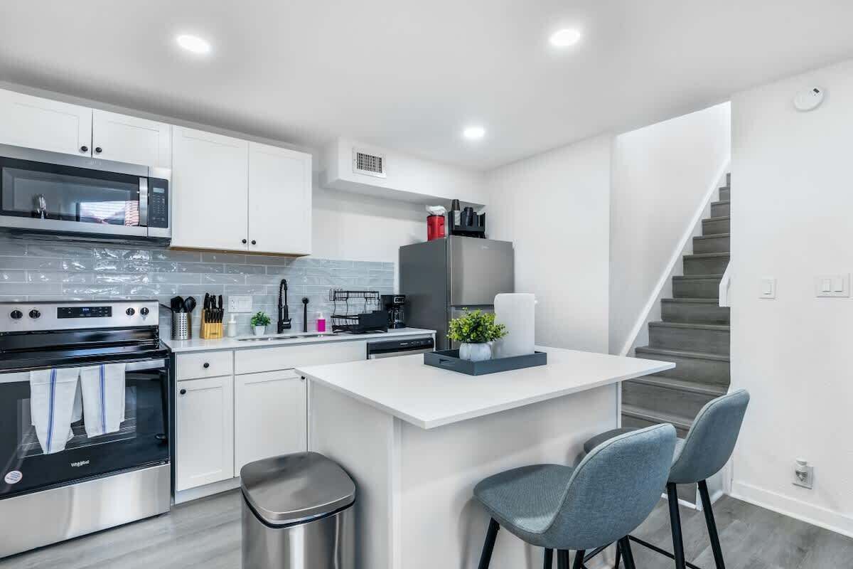 冰箱、微波炉、烤箱、炉灶