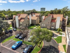 Exterior - 5 Min to Love Field | Gated+Guard | 1BR | Parking (Dallas)