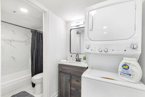 Hair dryer - 5 Min to Love Field | Gated+Guard | 1BR | Parking (Dallas)