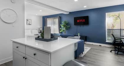 5 Min to Love Field | Gated+Guard | 1BR | Parking