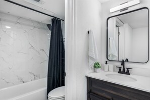 Hair dryer - 5 Min to Love Field | Gated+Guard | 1BR | Parking (Dallas)