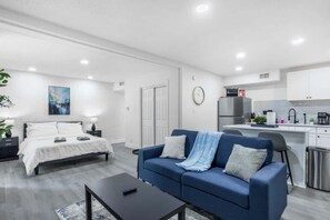 テレビ、書斎 / ワークスペース