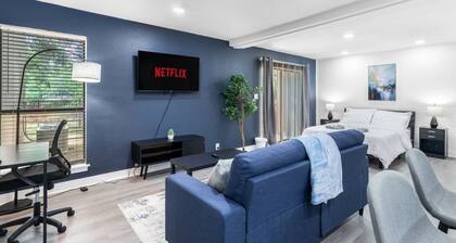 5 Min to Love Field | Gated+Guard | 1BR | Parking