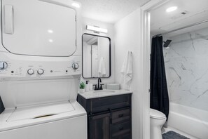 Hair dryer - 5 Min to Love Field | Gated+Guard | 1BR | Parking (Dallas)
