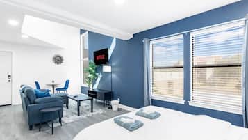 Desk, iron/ironing board, WiFi, bed sheets