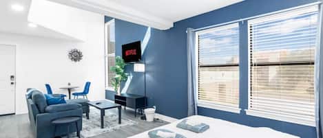 Desk, iron/ironing board, WiFi, bed sheets