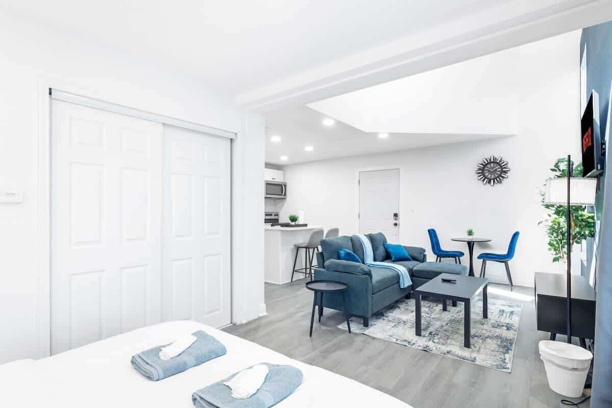 2 habitaciones, escritorio, tabla de planchar con plancha y wifi 