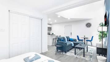 2 bedrooms, desk, iron/ironing board, WiFi