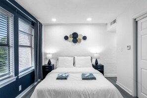 Desk, iron/ironing board, free WiFi, bed sheets - 5 Min to Love Field | Gated+Guard | 2BR | Parking (Dallas)